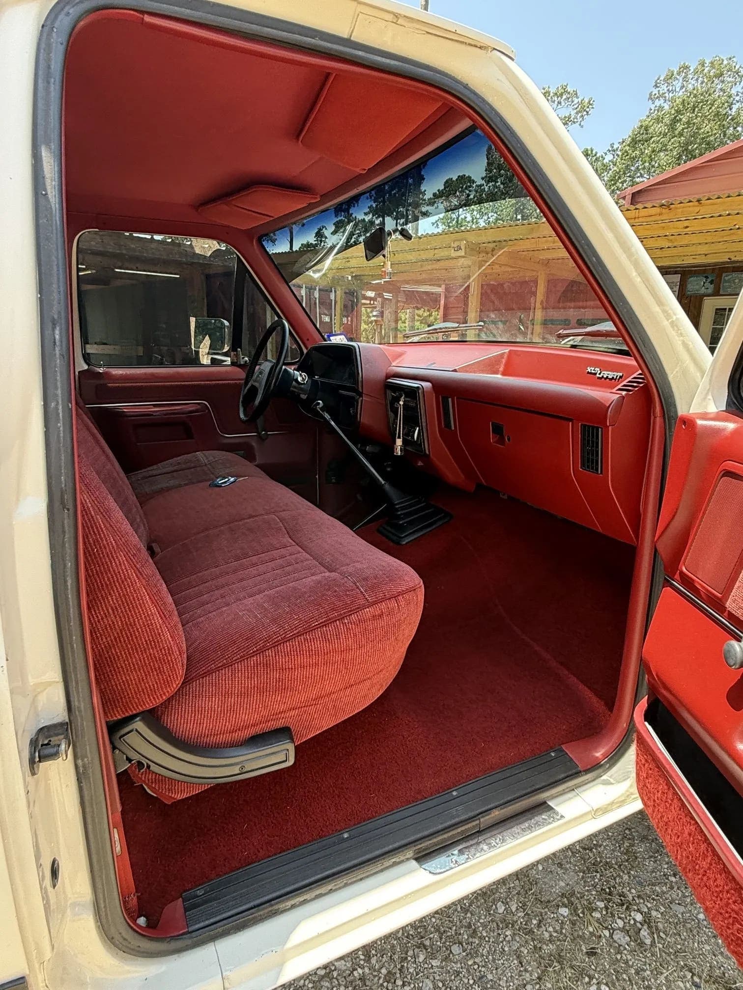 1991 Ford F-150 XLT Lariat, view