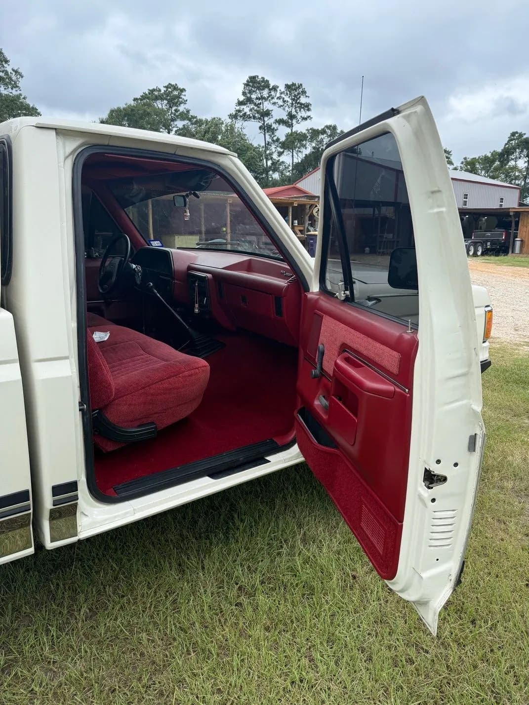 1991 Ford F-150 XLT Lariat, view