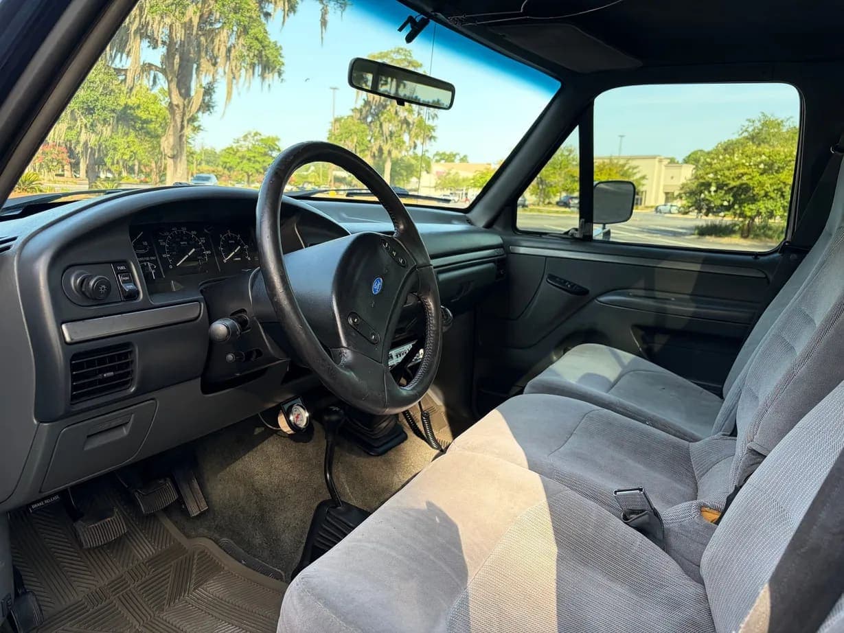 1993 Ford F-350 XLT, view