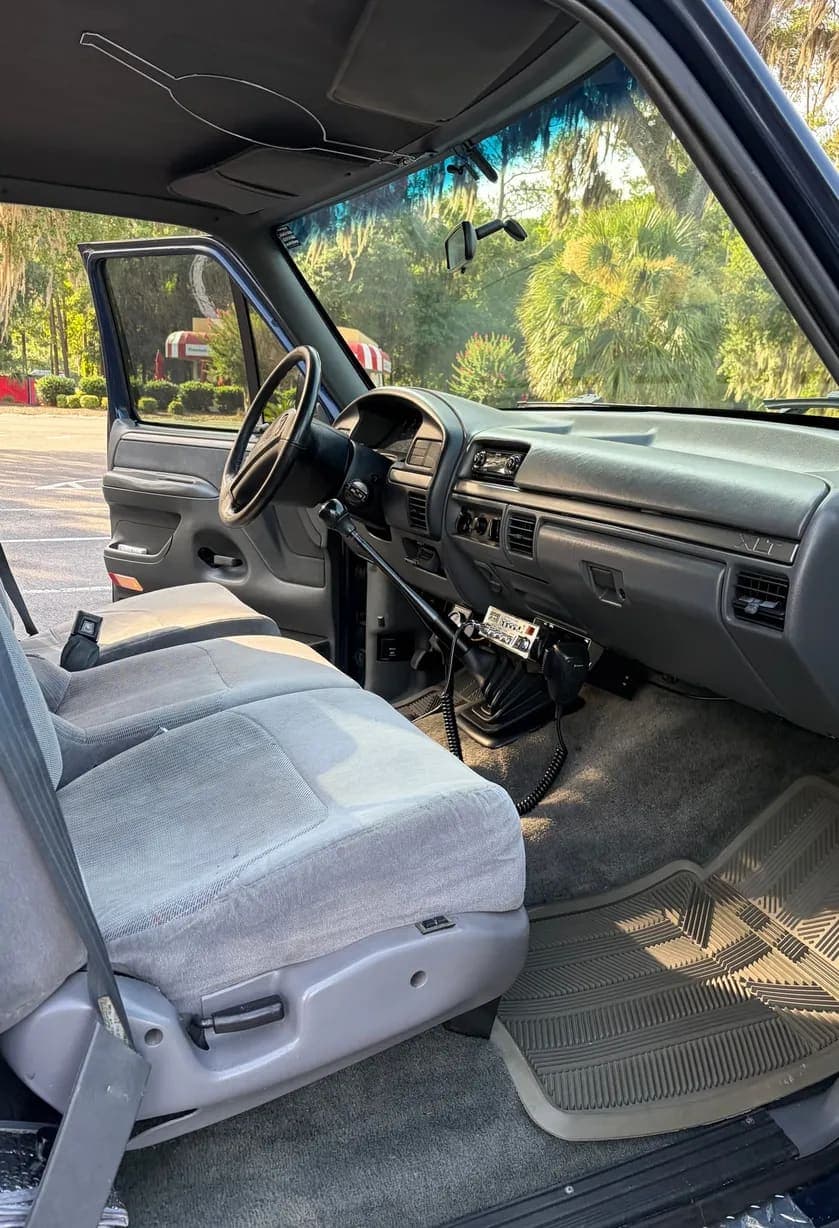1993 Ford F-350 XLT, view