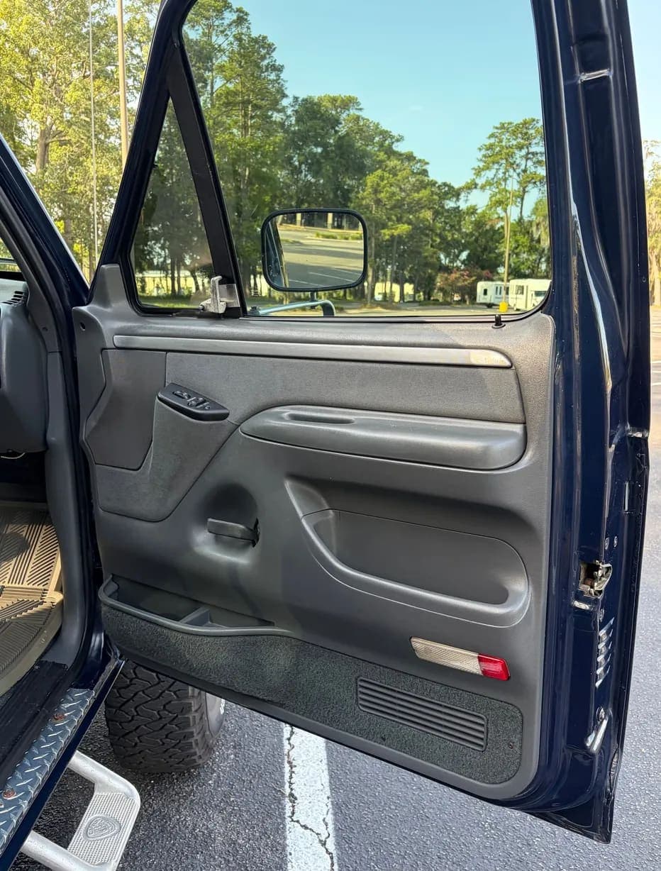 1993 Ford F-350 XLT, view
