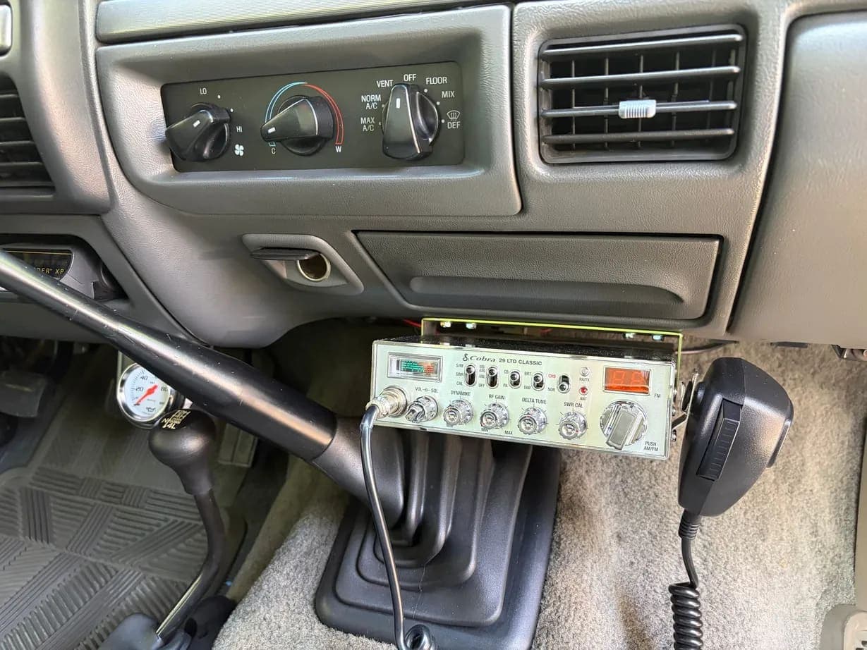 1993 Ford F-350 XLT, view