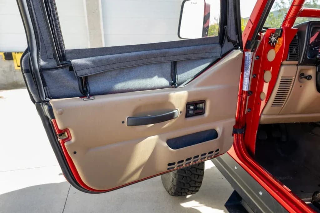 2000 Jeep Wrangler Sport 4.0, view