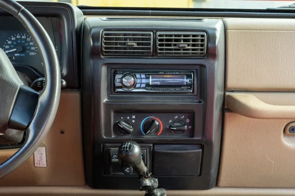 2000 Jeep Wrangler Sport 4.0, view