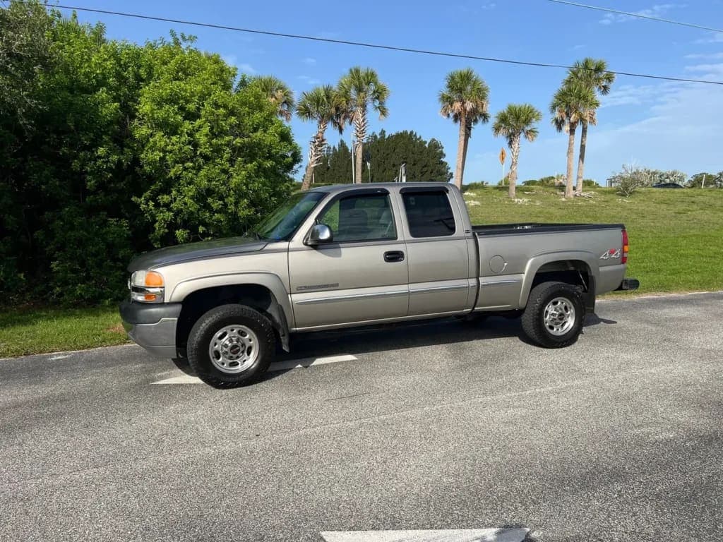 2001 GMC Sierra 2500HD SLE Extended, view
