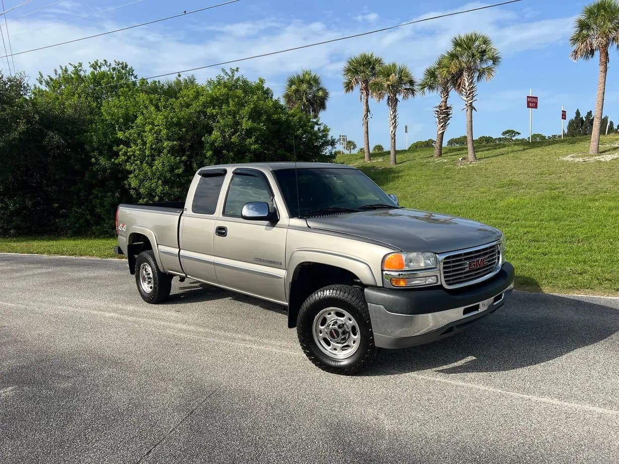 2001 GMC Sierra 2500HD SLE Extended, view