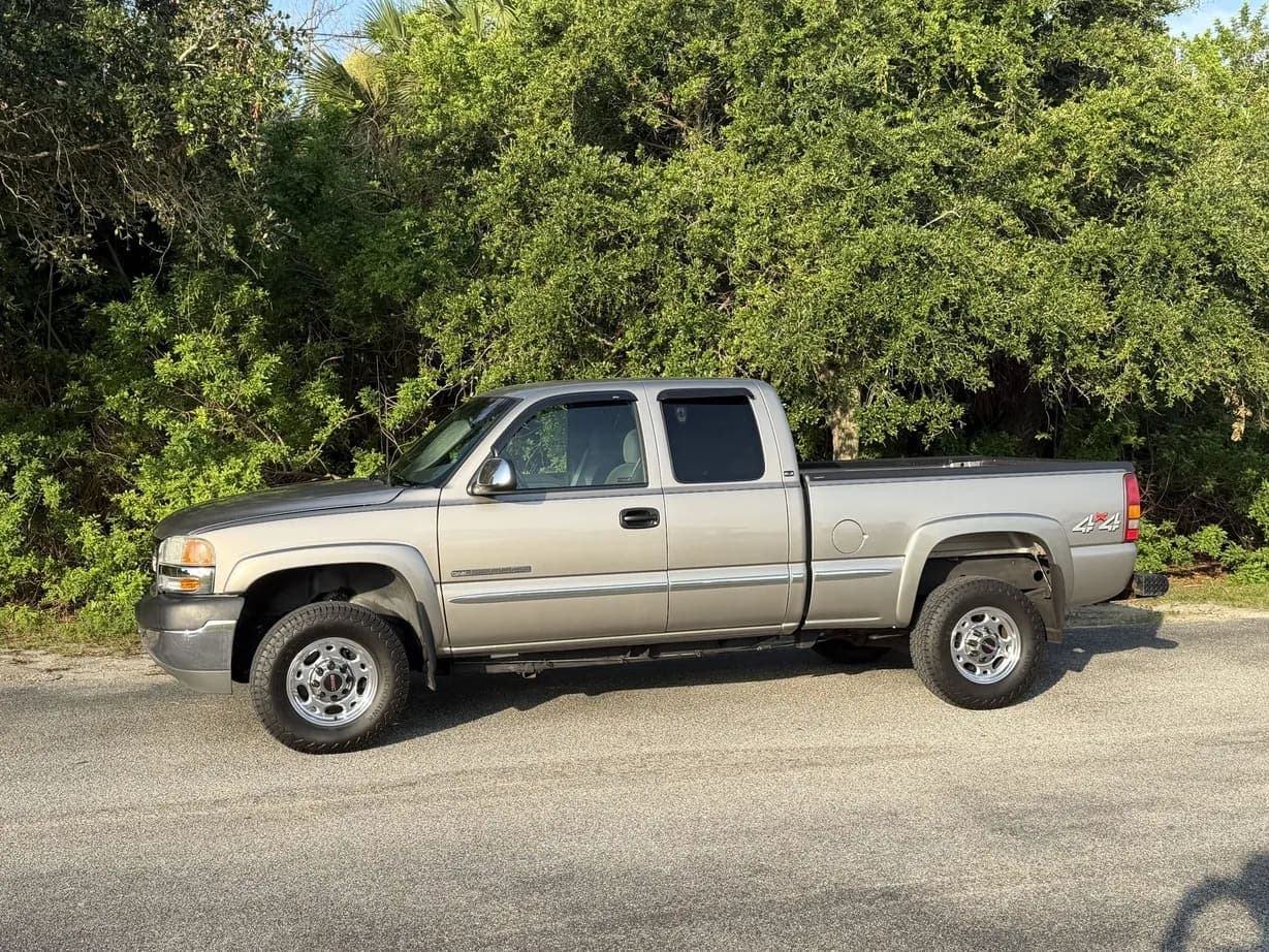 2001 GMC Sierra 2500HD SLE Extended, view
