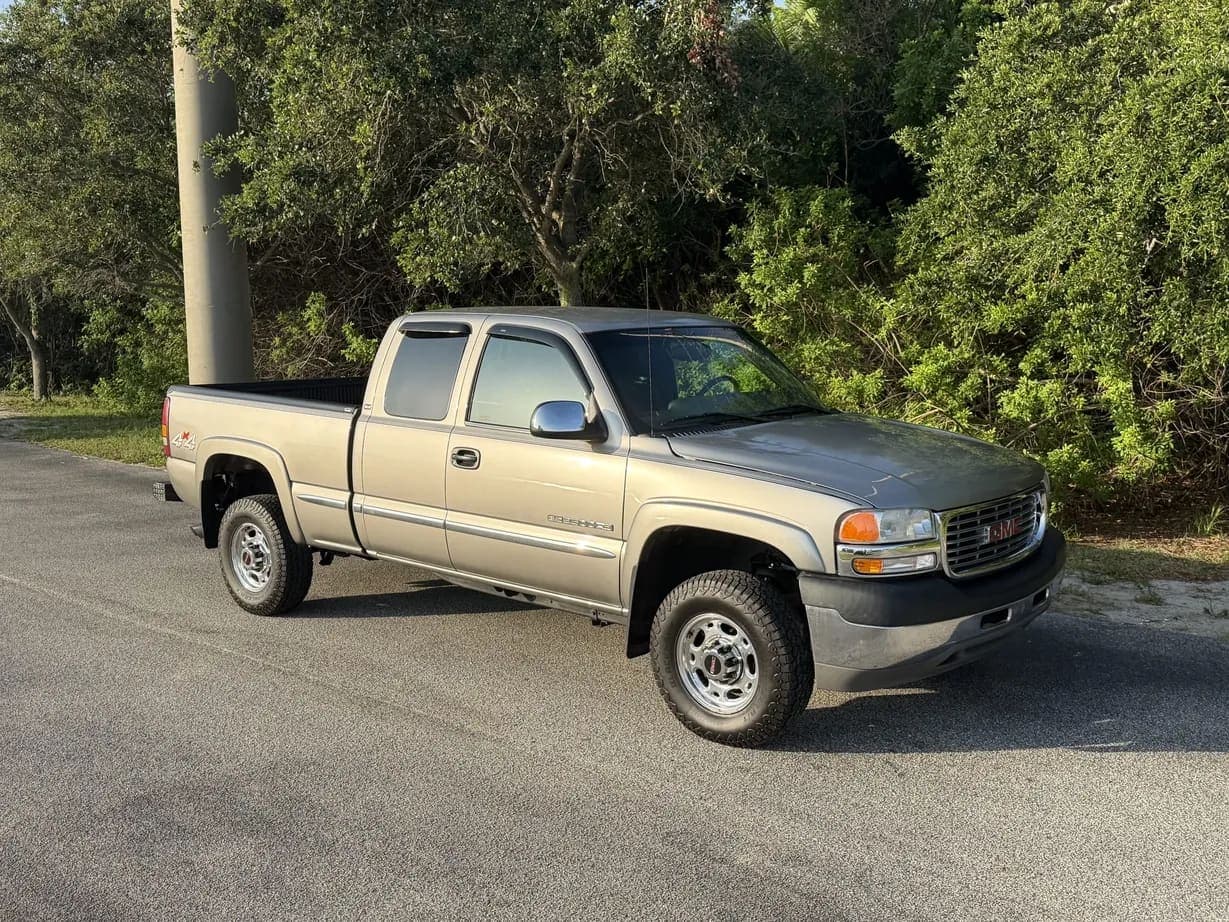 2001 GMC Sierra 2500HD SLE Extended, view