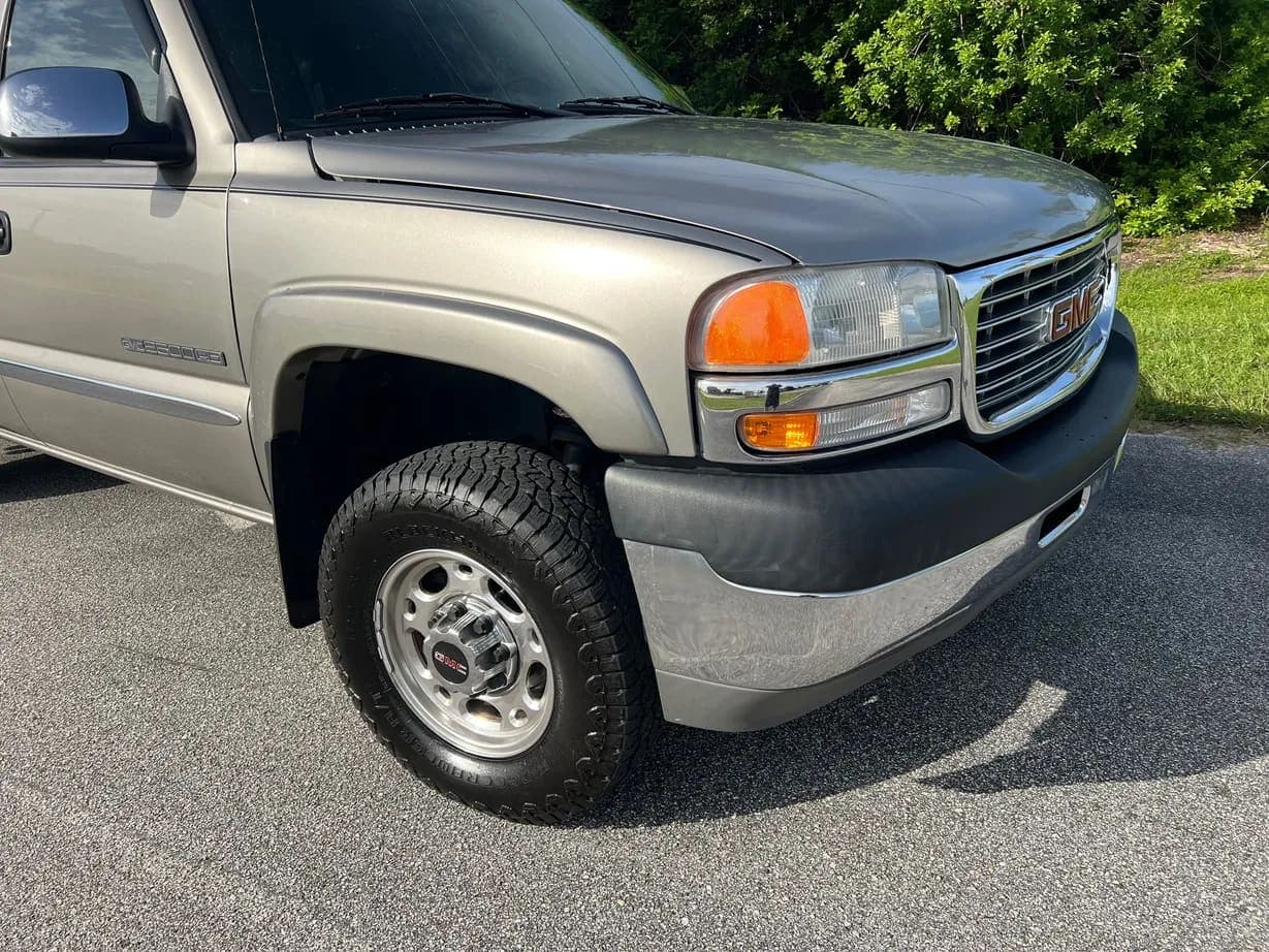 2001 GMC Sierra 2500HD SLE Extended, view