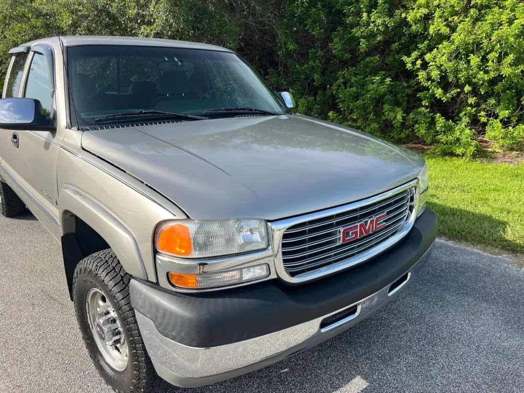 2001 GMC Sierra 2500HD SLE Extended, view