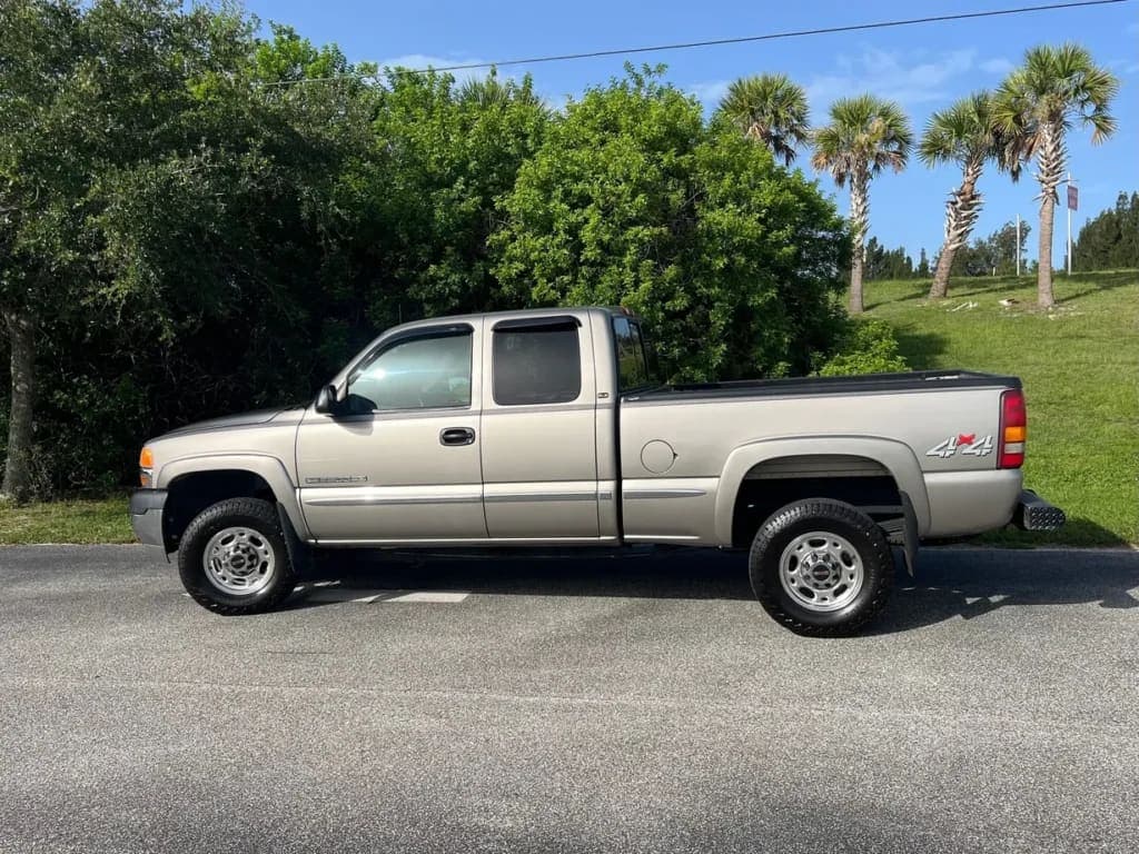 2001 GMC Sierra 2500HD SLE Extended, view