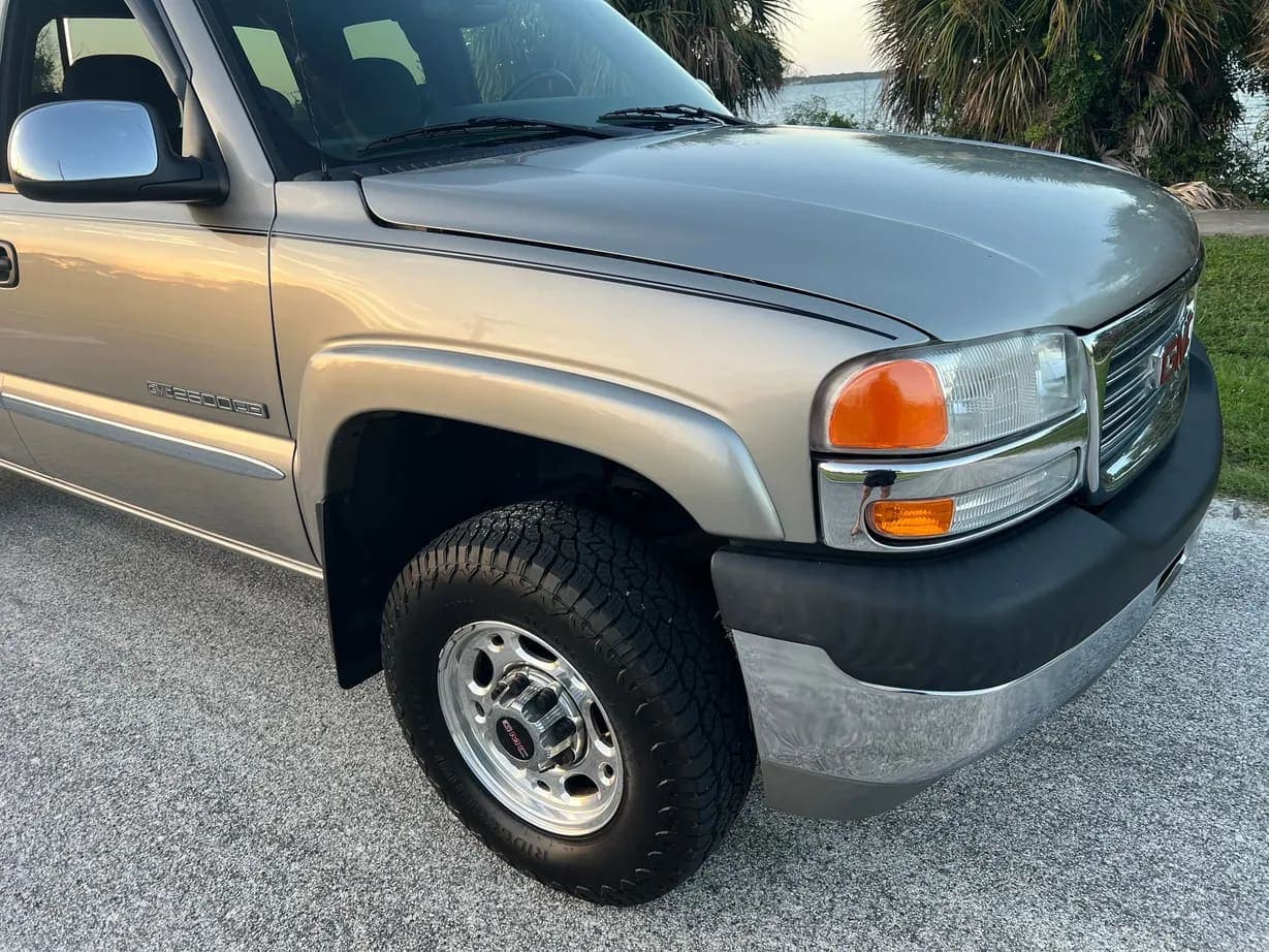 2001 GMC Sierra 2500HD SLE Extended, view