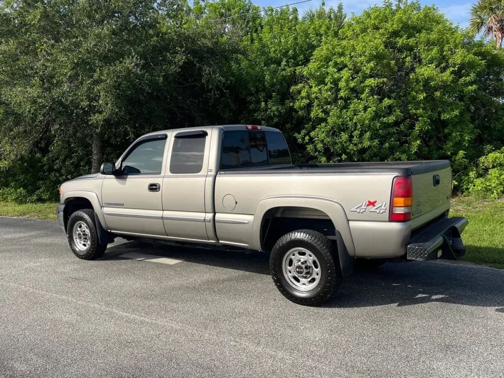 2001 GMC Sierra 2500HD SLE Extended, view