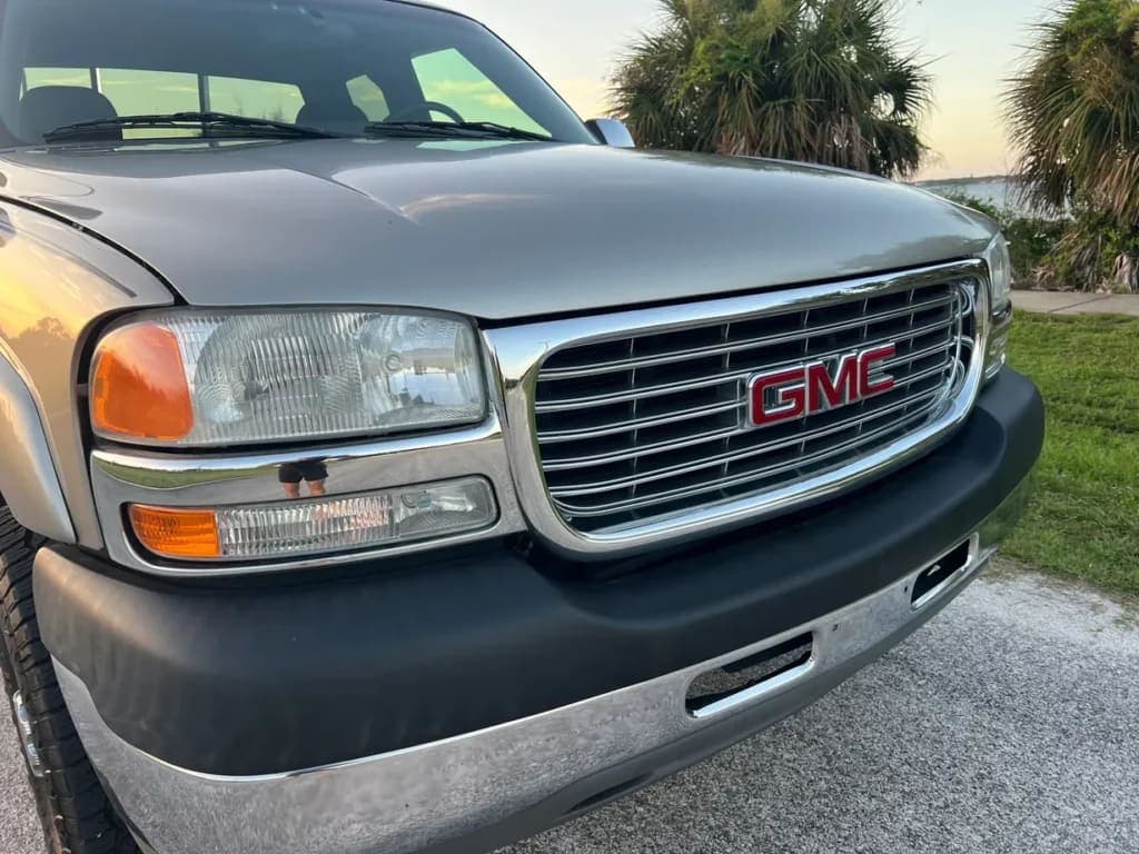 2001 GMC Sierra 2500HD SLE Extended, view