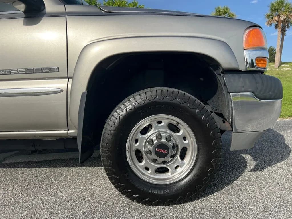 2001 GMC Sierra 2500HD SLE Extended, view