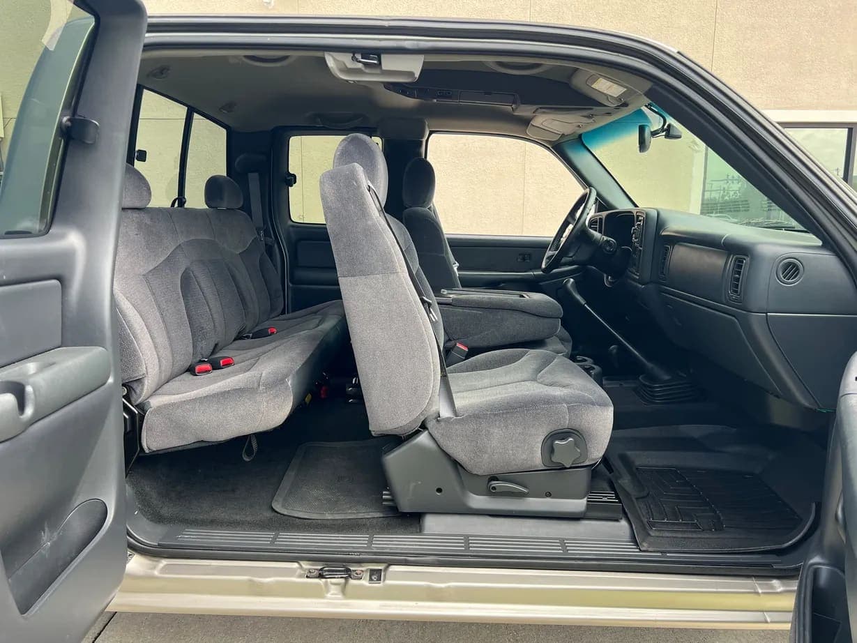 2001 GMC Sierra 2500HD SLE Extended, view