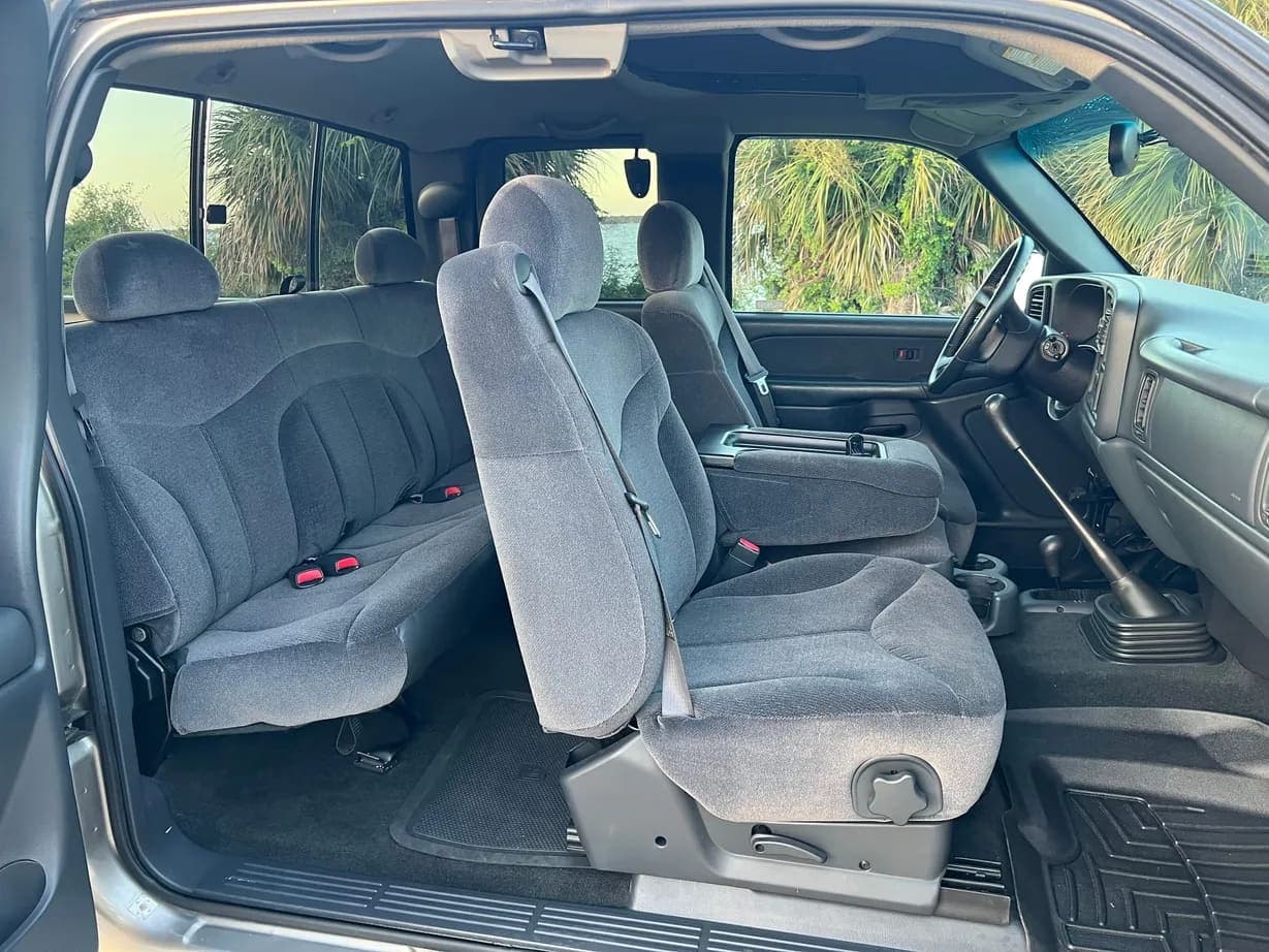 2001 GMC Sierra 2500HD SLE Extended, view
