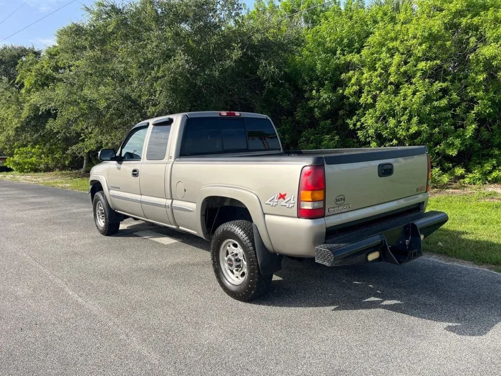 2001 GMC Sierra 2500HD SLE Extended, view
