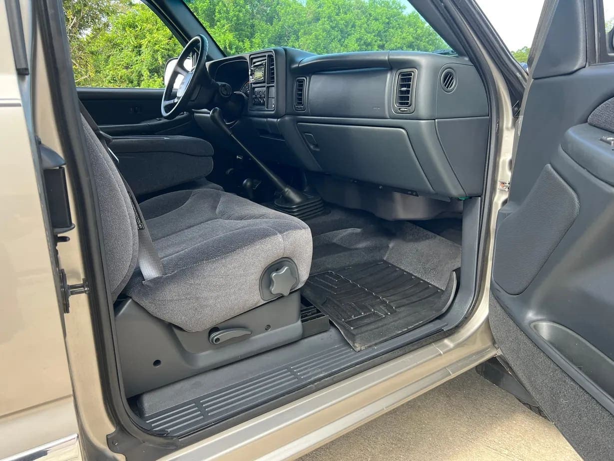 2001 GMC Sierra 2500HD SLE Extended, view