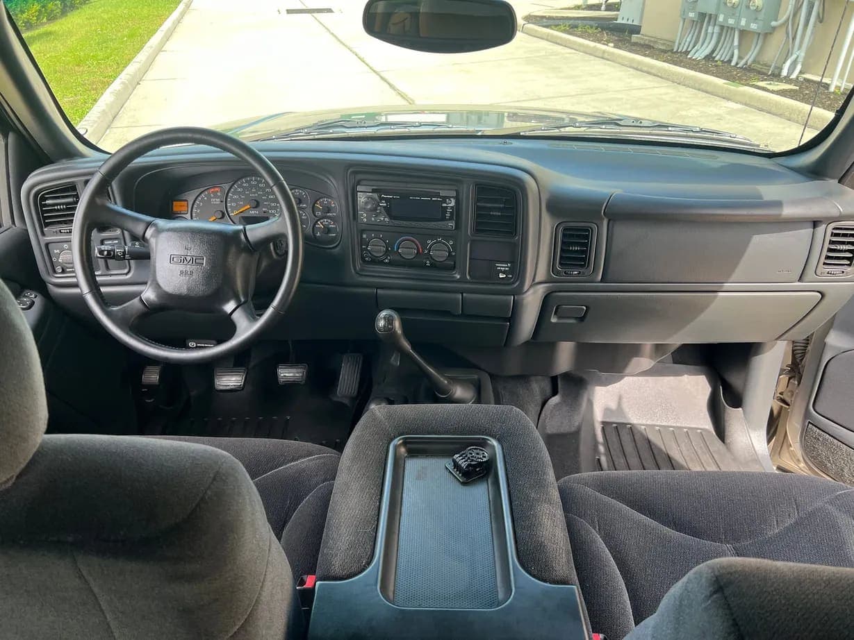 2001 GMC Sierra 2500HD SLE Extended, view