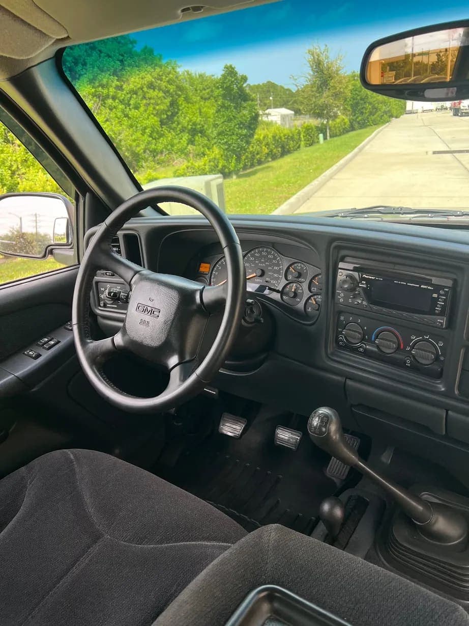 2001 GMC Sierra 2500HD SLE Extended, view
