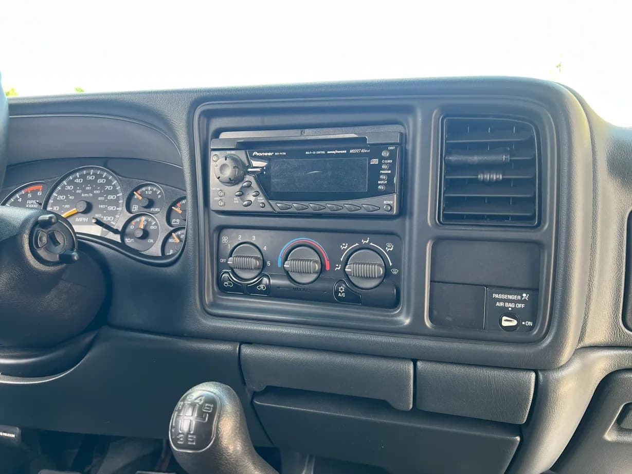 2001 GMC Sierra 2500HD SLE Extended, view