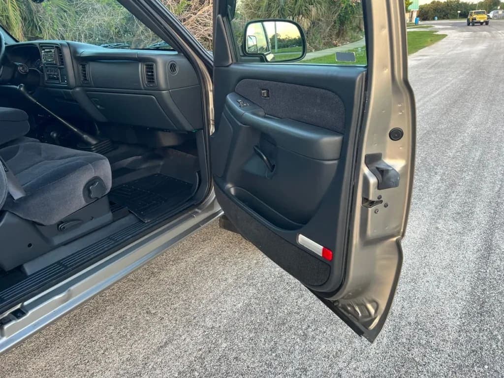 2001 GMC Sierra 2500HD SLE Extended, view