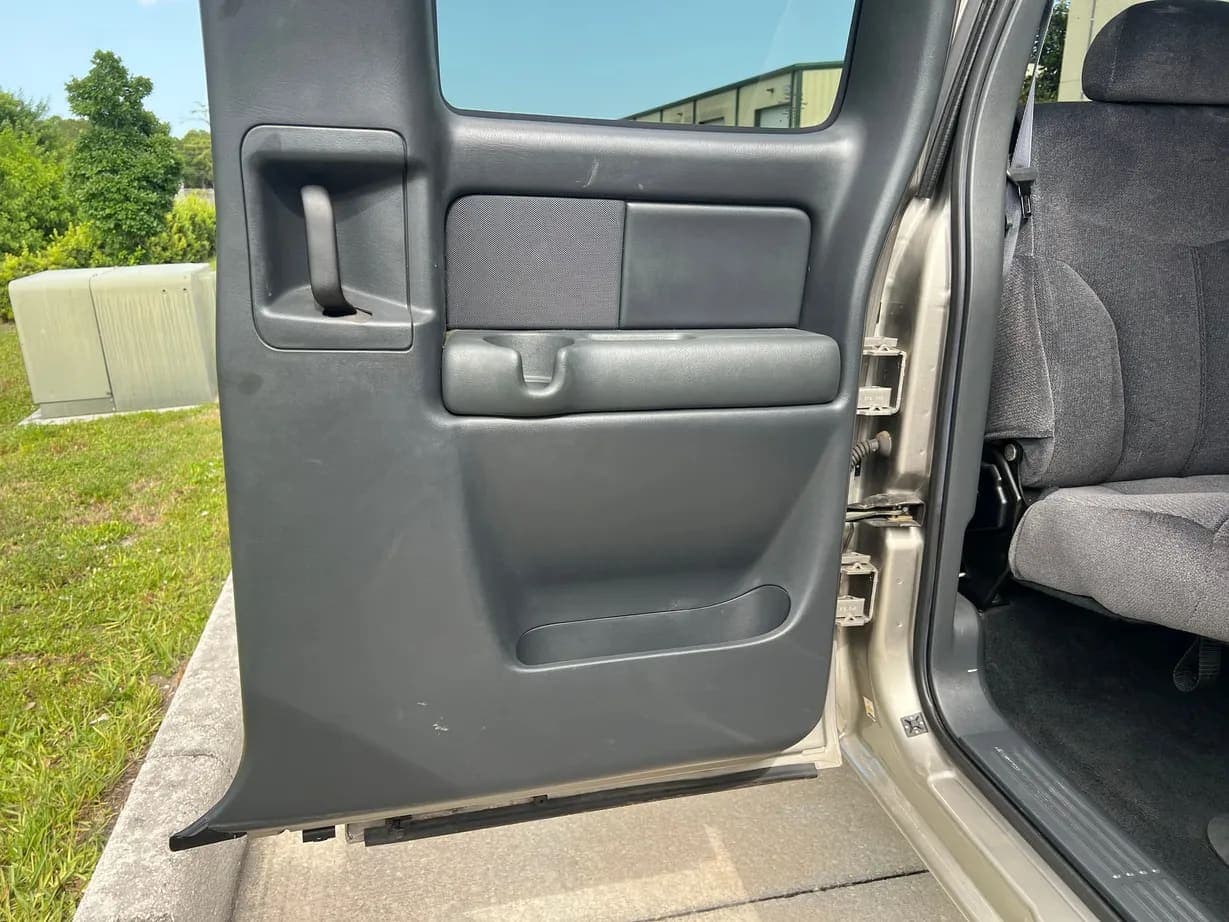 2001 GMC Sierra 2500HD SLE Extended, view
