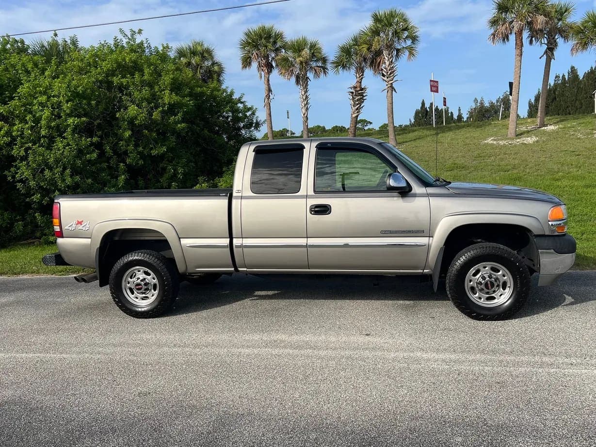 2001 GMC Sierra 2500HD SLE Extended, view