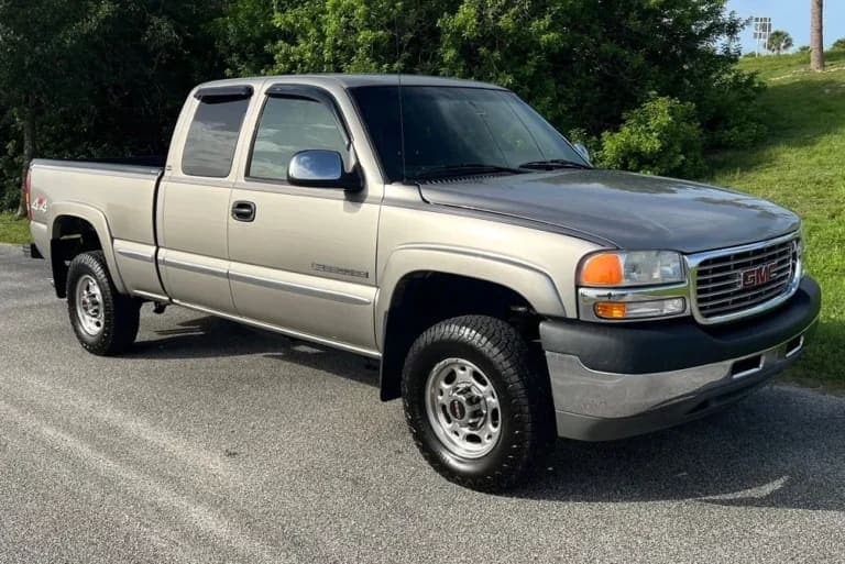 2001 GMC Sierra 2500HD SLE Extended, view
