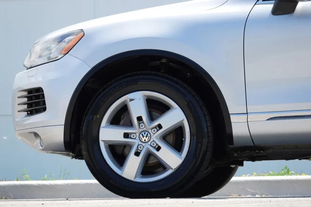 2014 Volkswagen Touareg Lux TDI, view