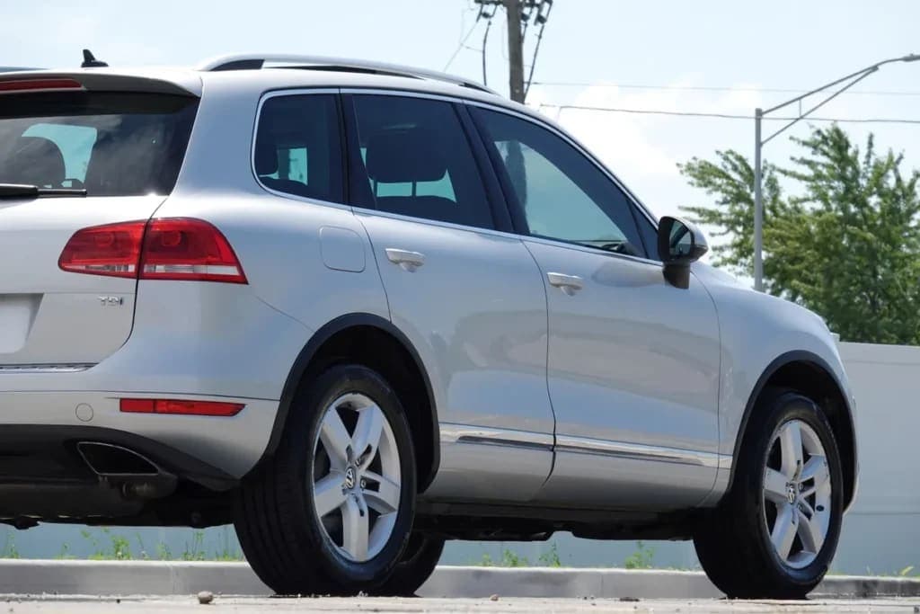 2014 Volkswagen Touareg Lux TDI, view