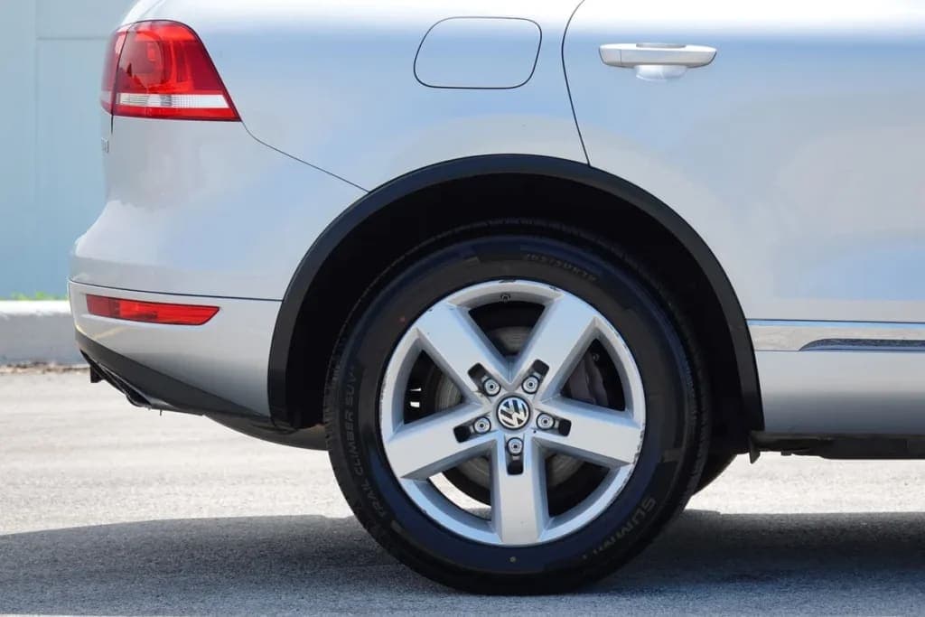 2014 Volkswagen Touareg Lux TDI, view