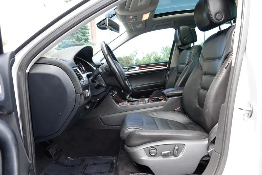 2014 Volkswagen Touareg Lux TDI, view