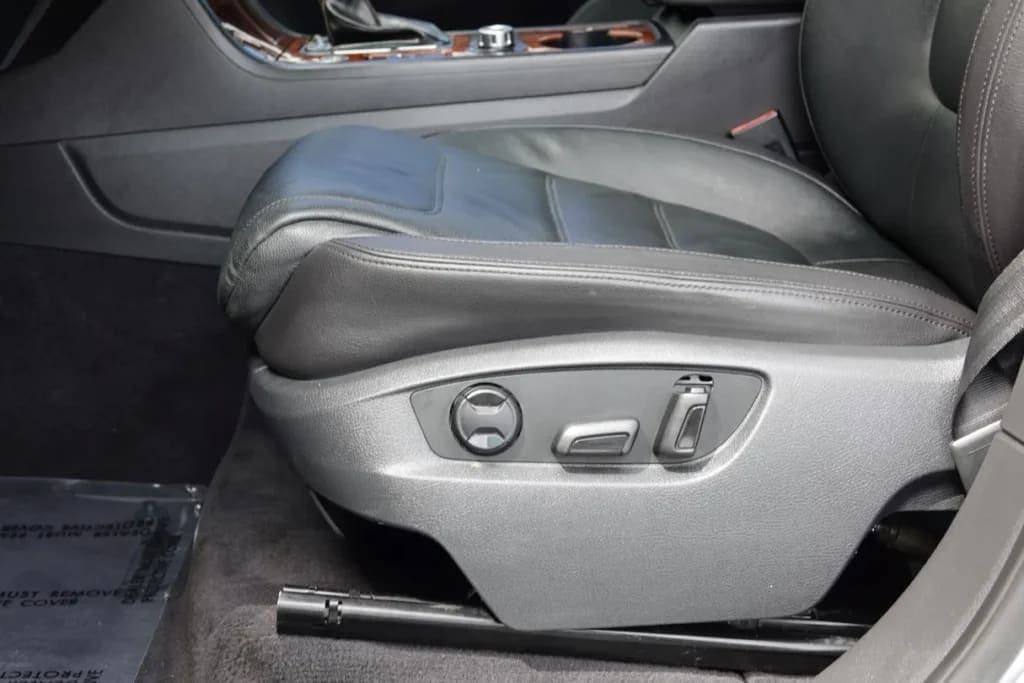 2014 Volkswagen Touareg Lux TDI, view