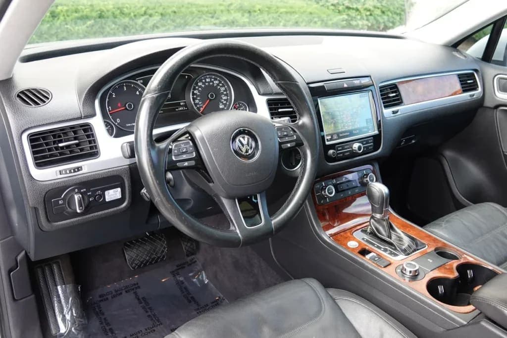 2014 Volkswagen Touareg Lux TDI, view