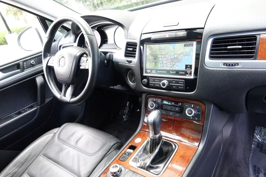 2014 Volkswagen Touareg Lux TDI, view