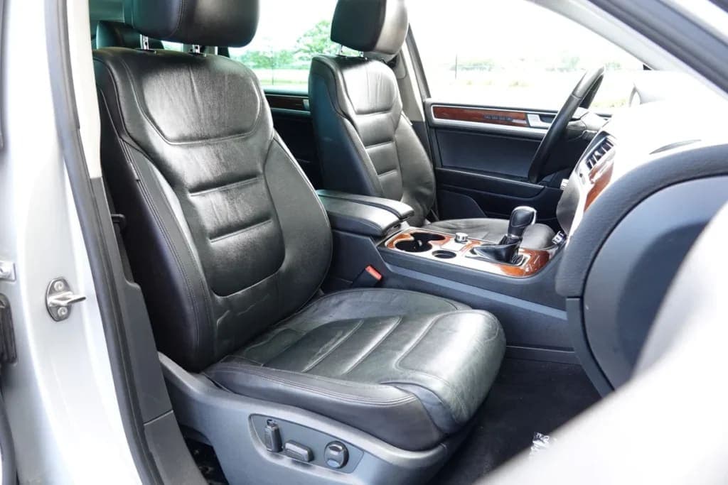 2014 Volkswagen Touareg Lux TDI, view