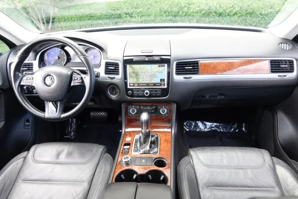 2014 Volkswagen Touareg Lux TDI, view