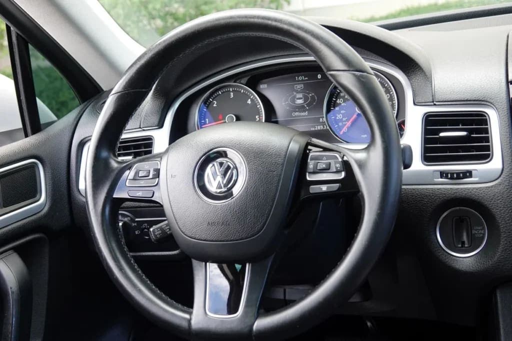 2014 Volkswagen Touareg Lux TDI, view