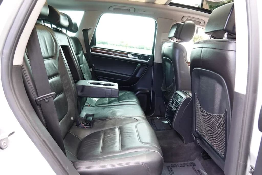 2014 Volkswagen Touareg Lux TDI, view