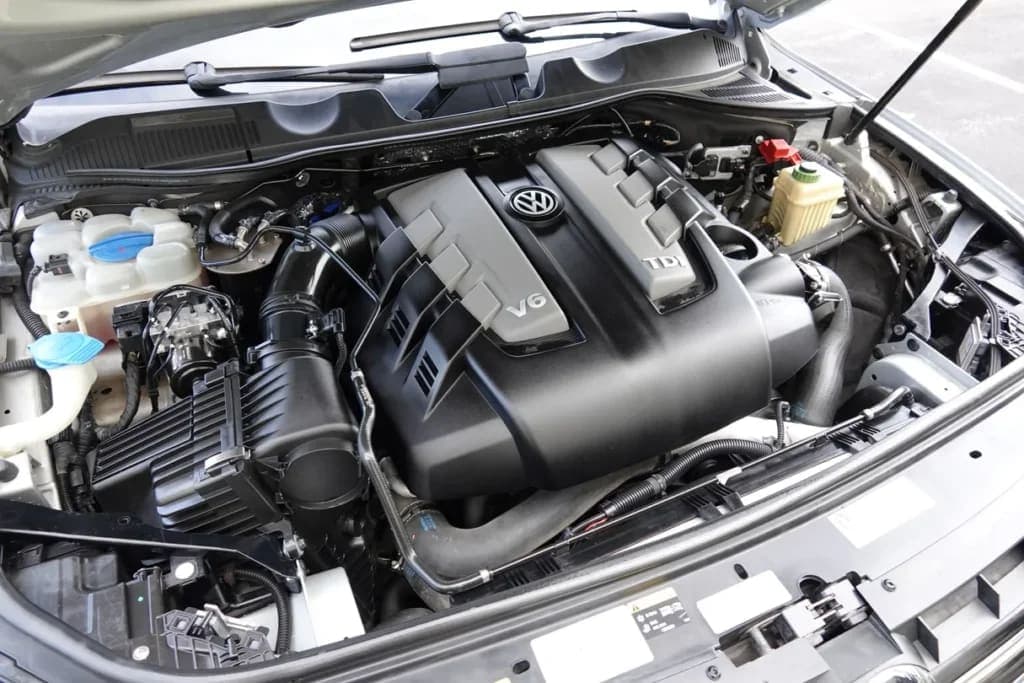 2014 Volkswagen Touareg Lux TDI, view