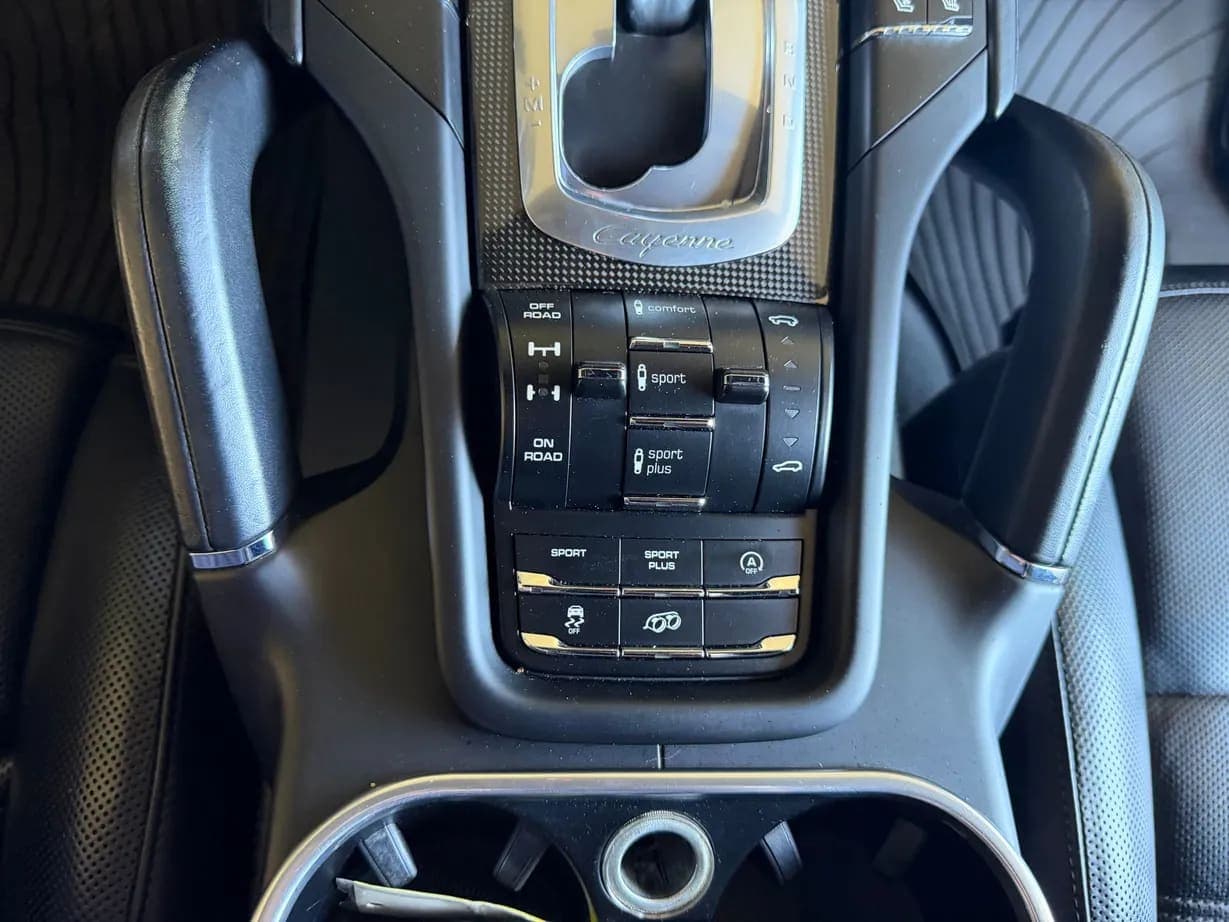 2016 Porsche Cayenne Turbo S, view
