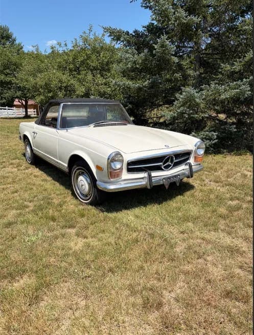 1971 Mercedes-Benz 280SL, view