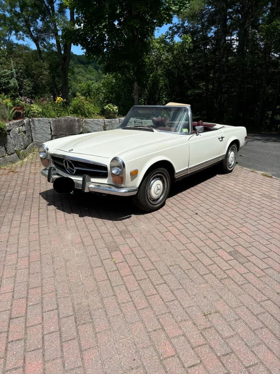1971 Mercedes-Benz 280SL, view