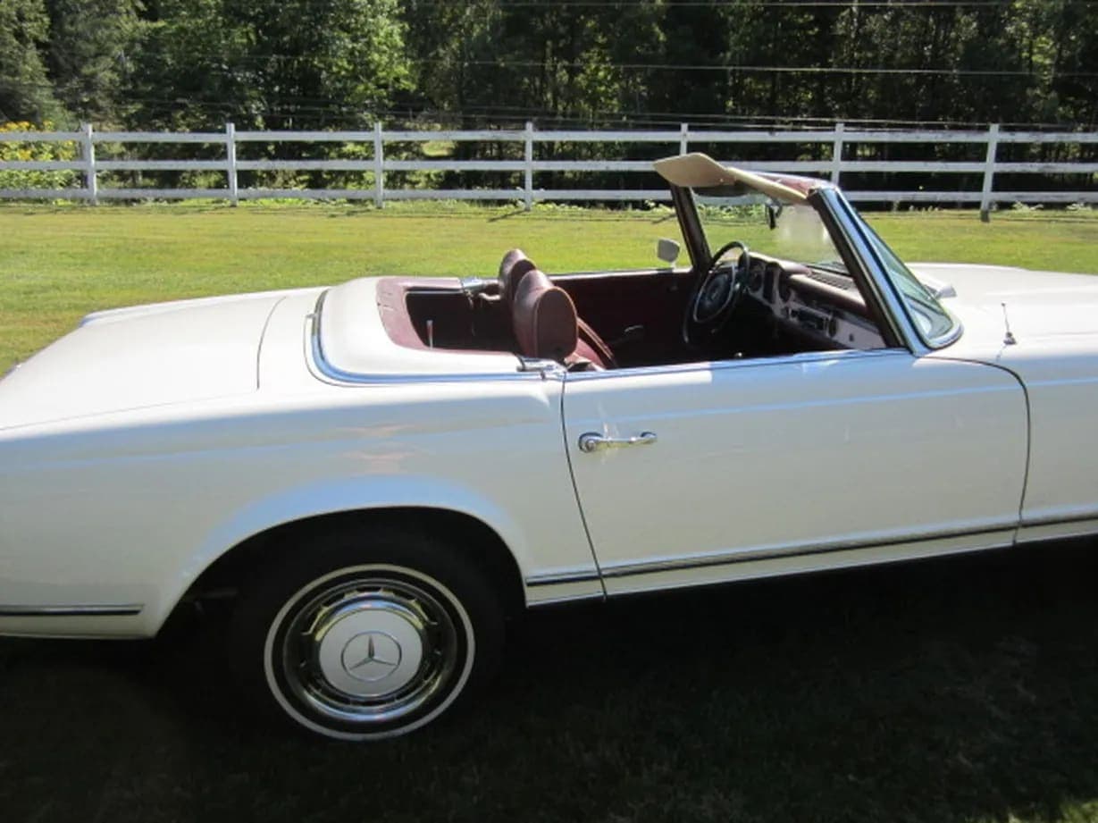 1971 Mercedes-Benz 280SL, view