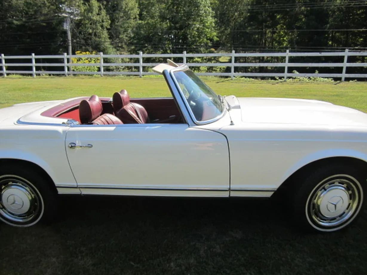 1971 Mercedes-Benz 280SL, view