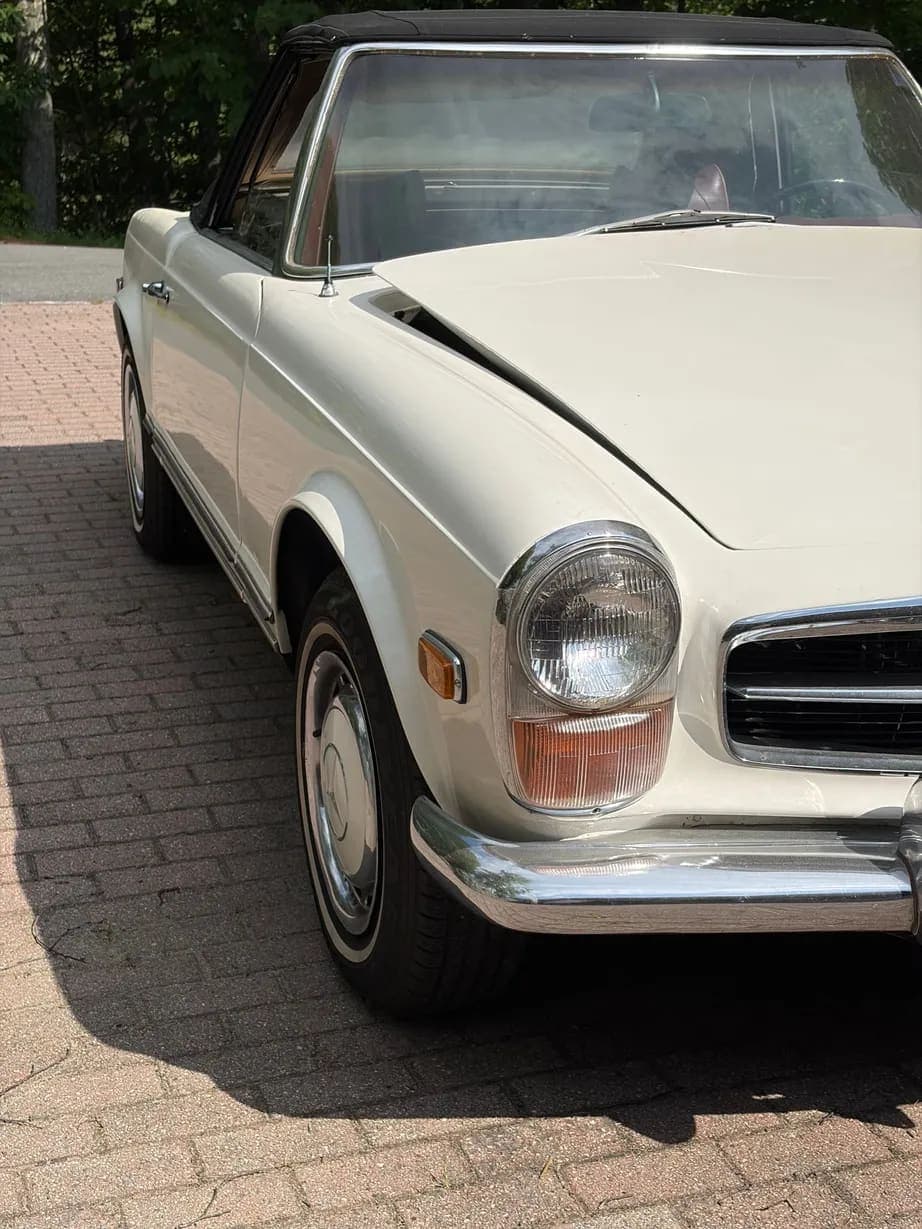 1971 Mercedes-Benz 280SL, view