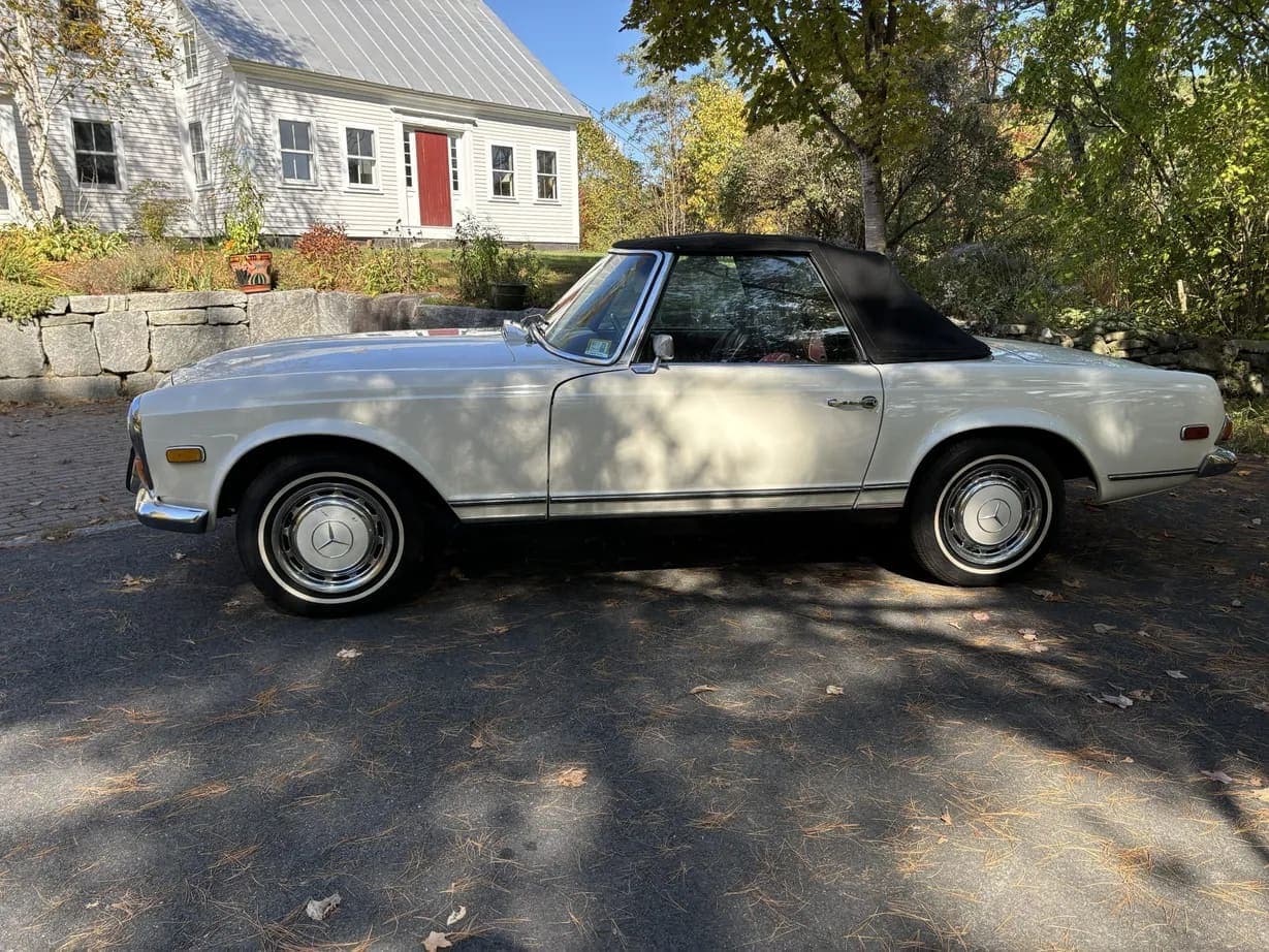 1971 Mercedes-Benz 280SL, view
