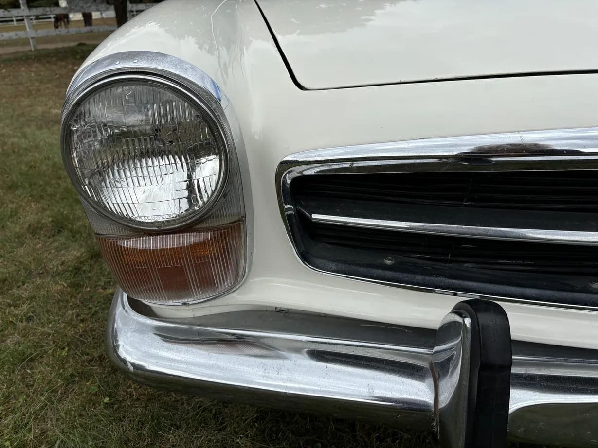 1971 Mercedes-Benz 280SL, view
